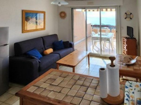 Le Lavandou T2 pour 4 personnes avec terrasse, vue mer, parking - FR-1-803-36